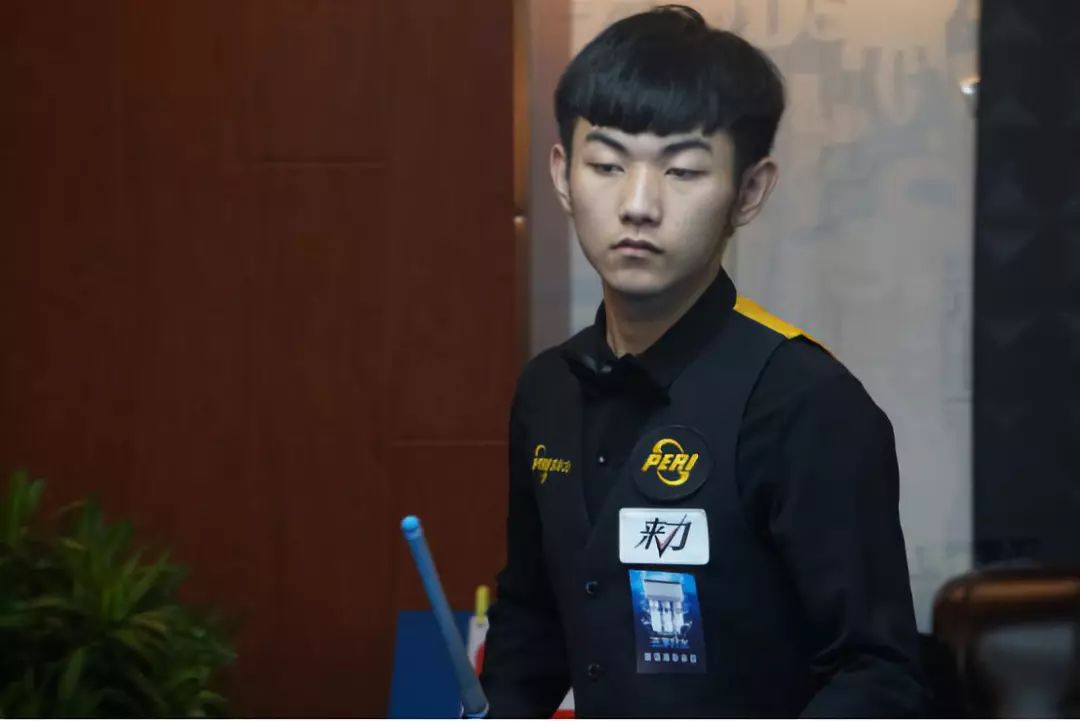 边后卫内收 边后卫内收